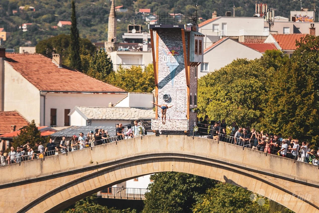 Red Bull Cliff Diving: Carlson i Preda zadržali vodstvo