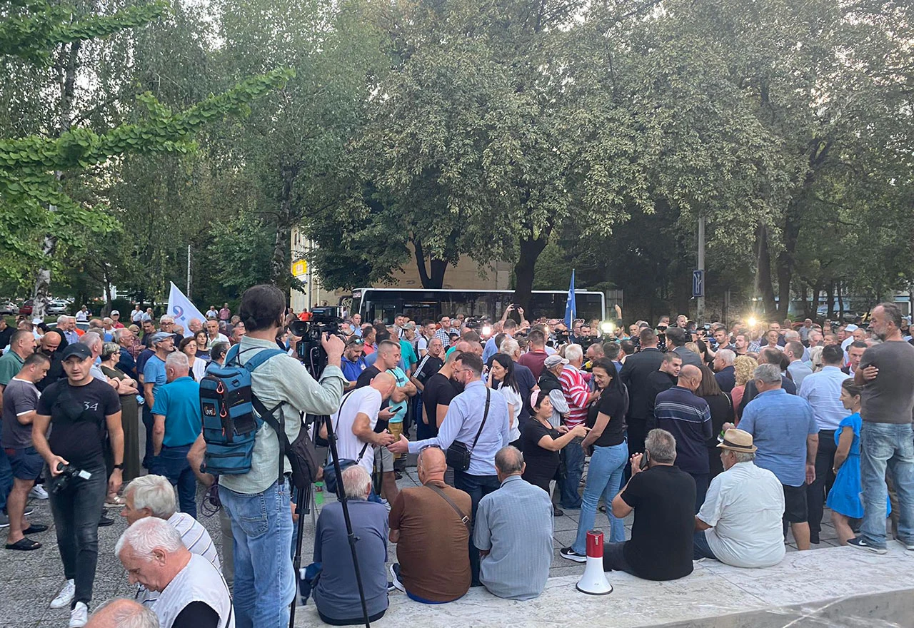 Parlament na otvorenom: Dosta je više