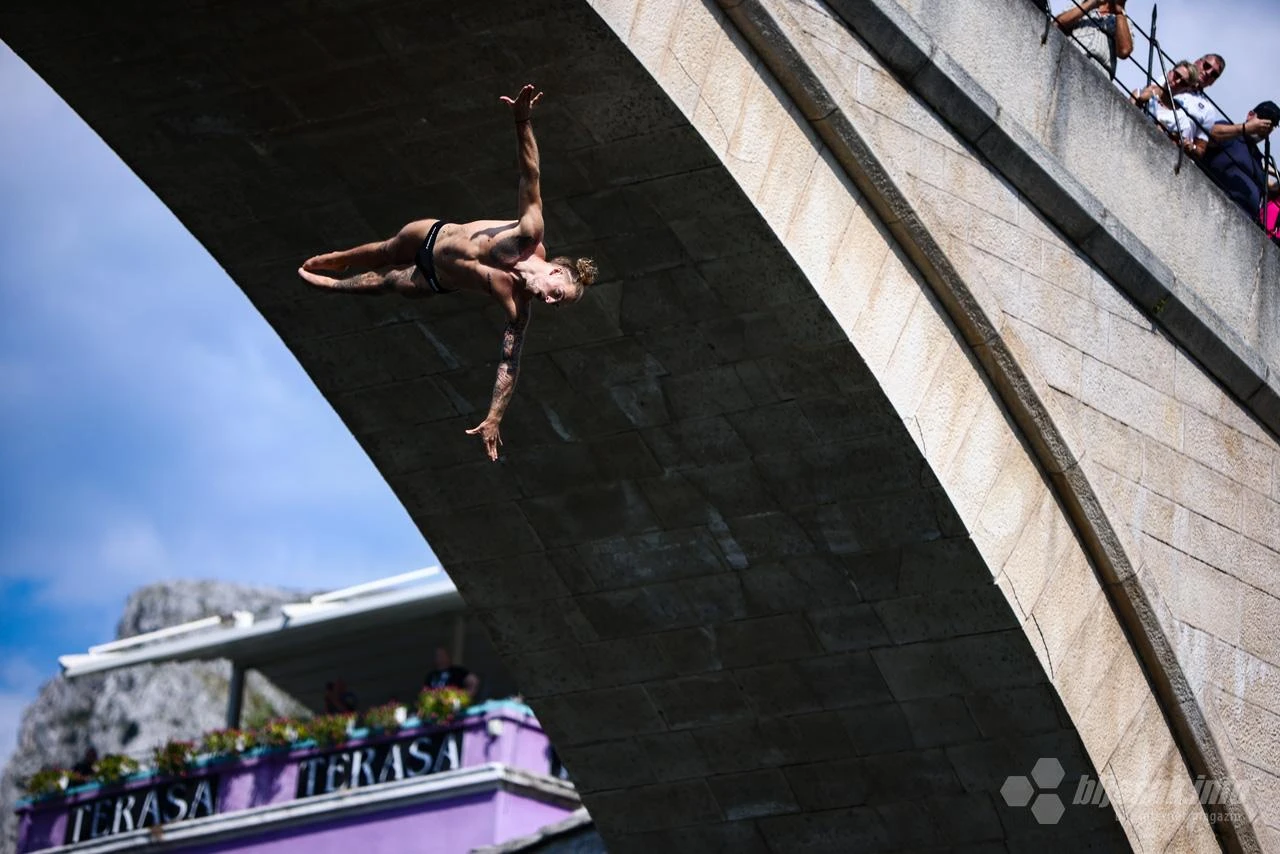 Počeo Red Bull Cliff Diving: Meili Carpenter prva skočila sa Starog mosta