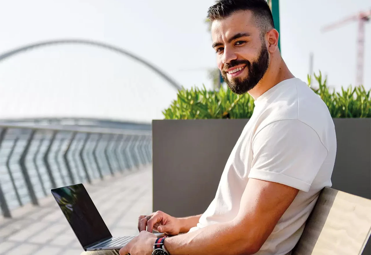 Influencer traži asistenta za putovanja i nudi plaću od 35.000 eura
