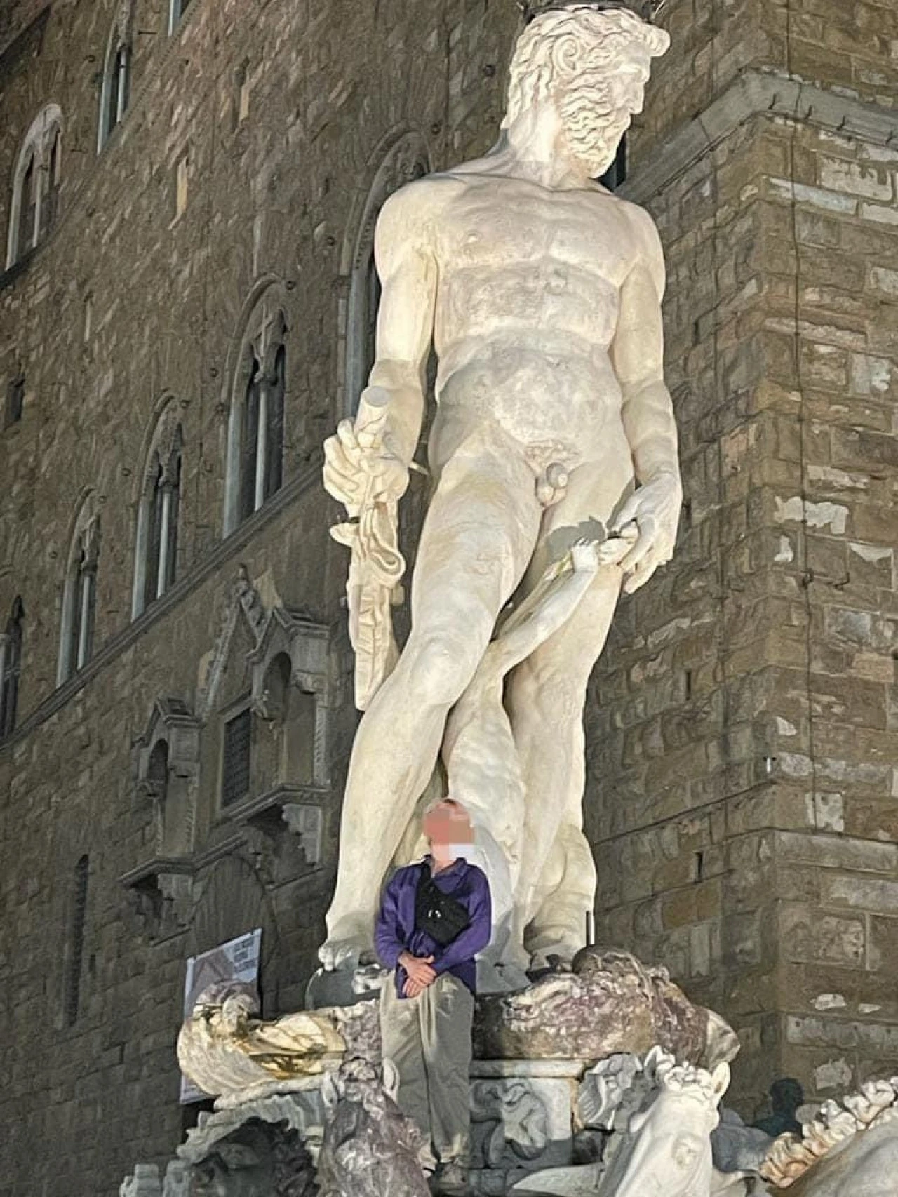Turist oštetio slavnu Neptunovu fontanu