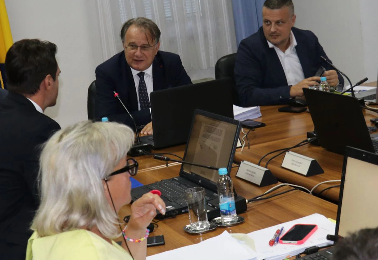Prelijevanje iz šupljeg u prazno
