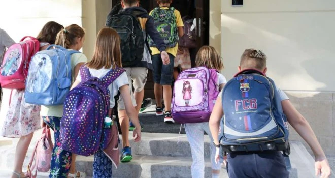 Ljubuški: Osnovcima besplatne bilježnice i školski pribor