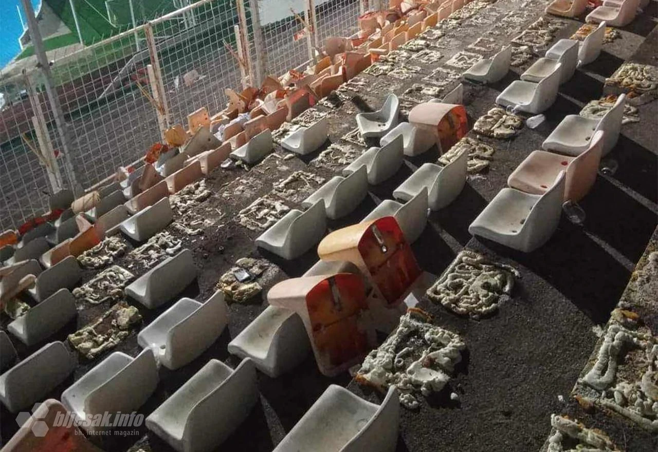 FOTO | Ovako izgledaju uništene tribine Zrinjskog nakon orgijanja vandala iz Austrije