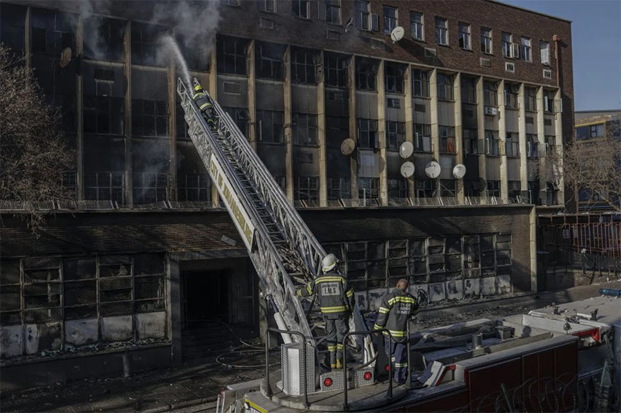 FOTO/VIDEO | Najmanje 58 poginulih u požaru u zgradi u Johannesburgu