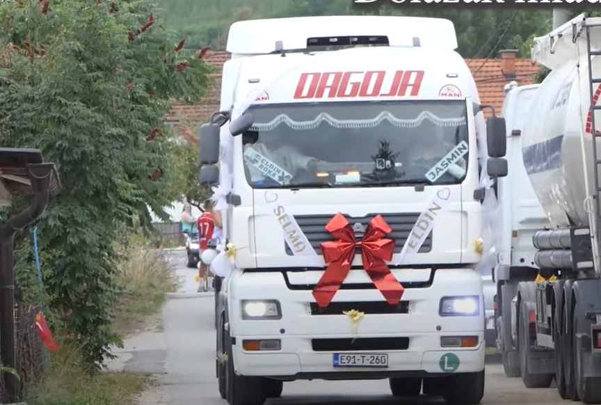 Neobična svadba - Kamionima po mladu