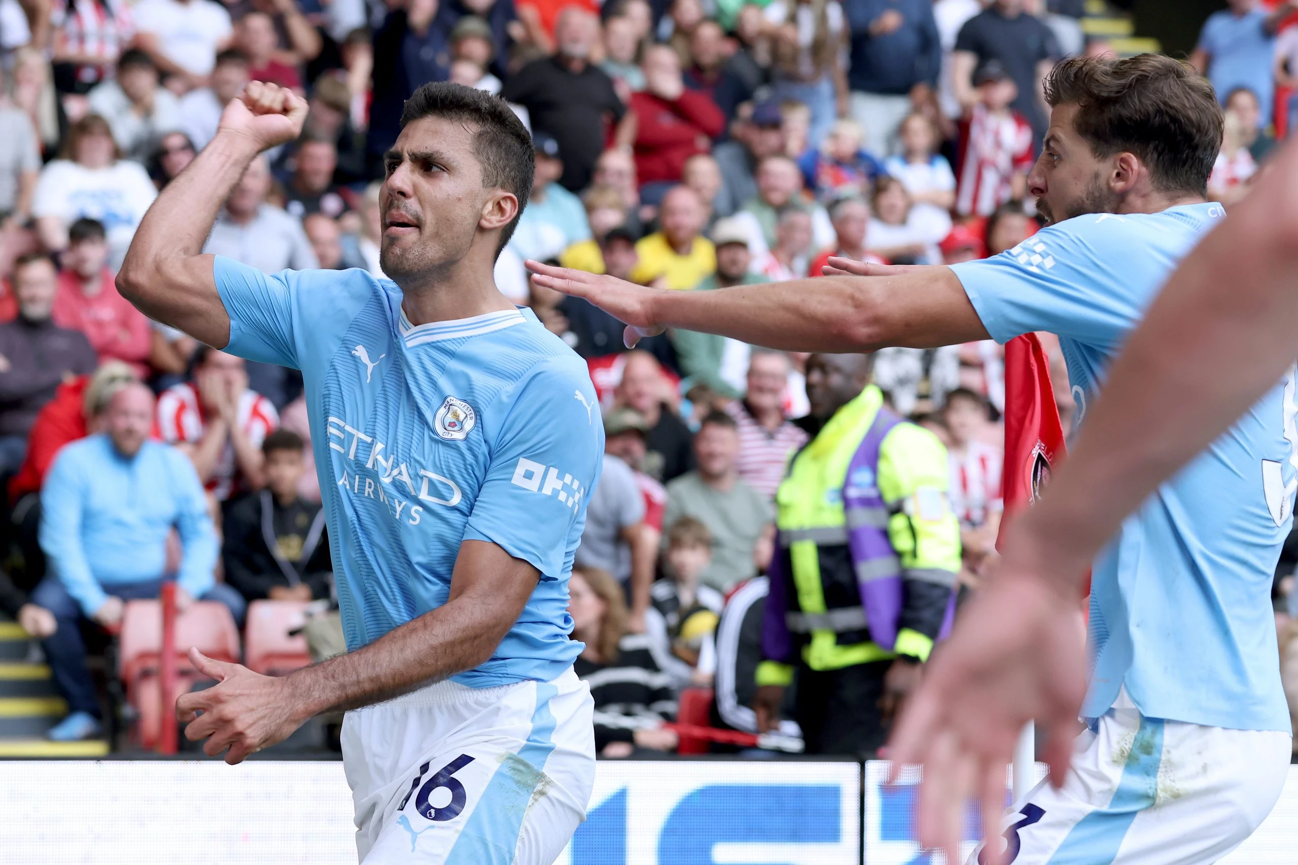 Manchester City u završnici do bodova, Villa sigurna u gostima