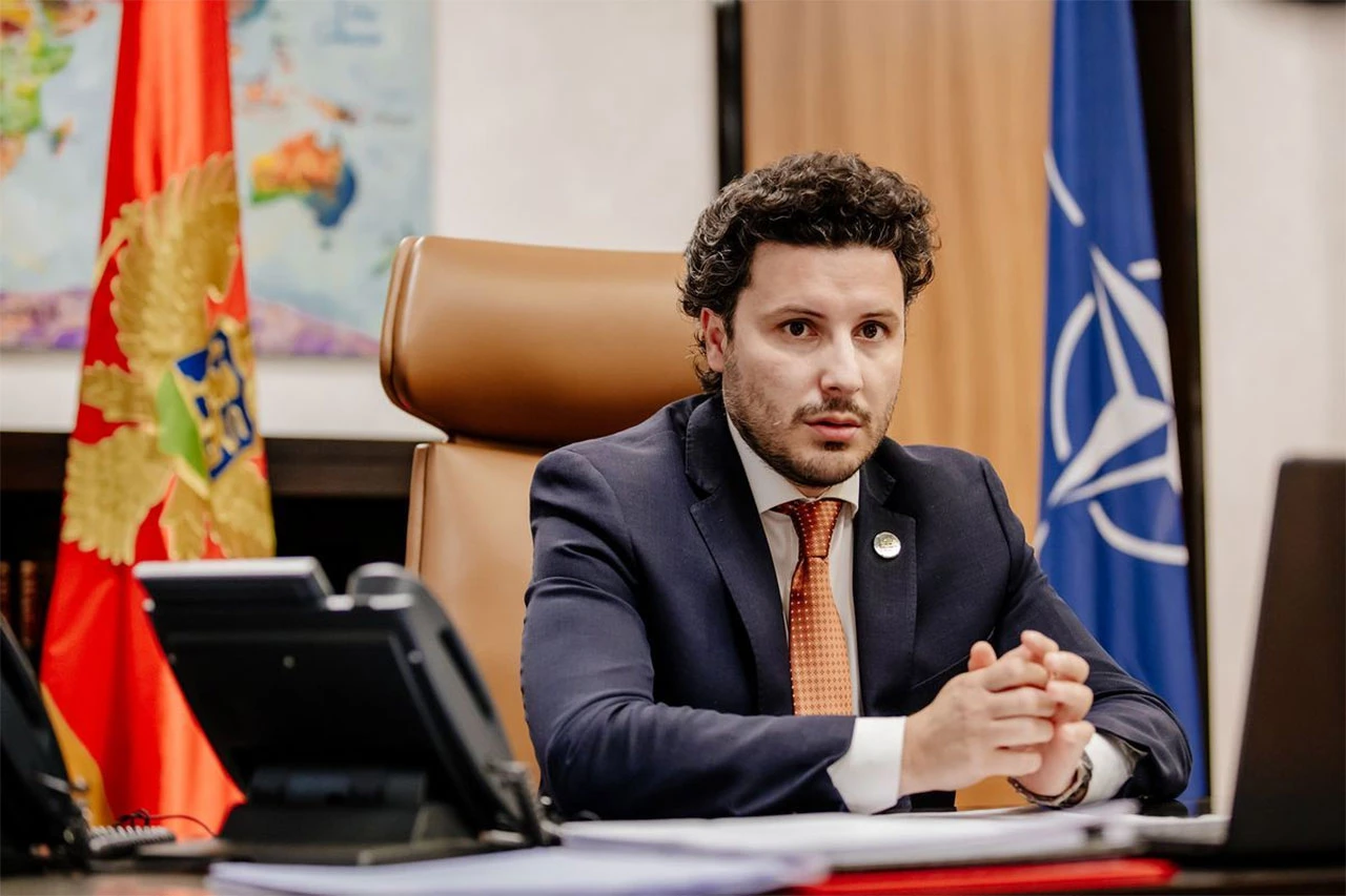 Dritan Abazović napadnut na koncertu Dine Merlina u Budvi