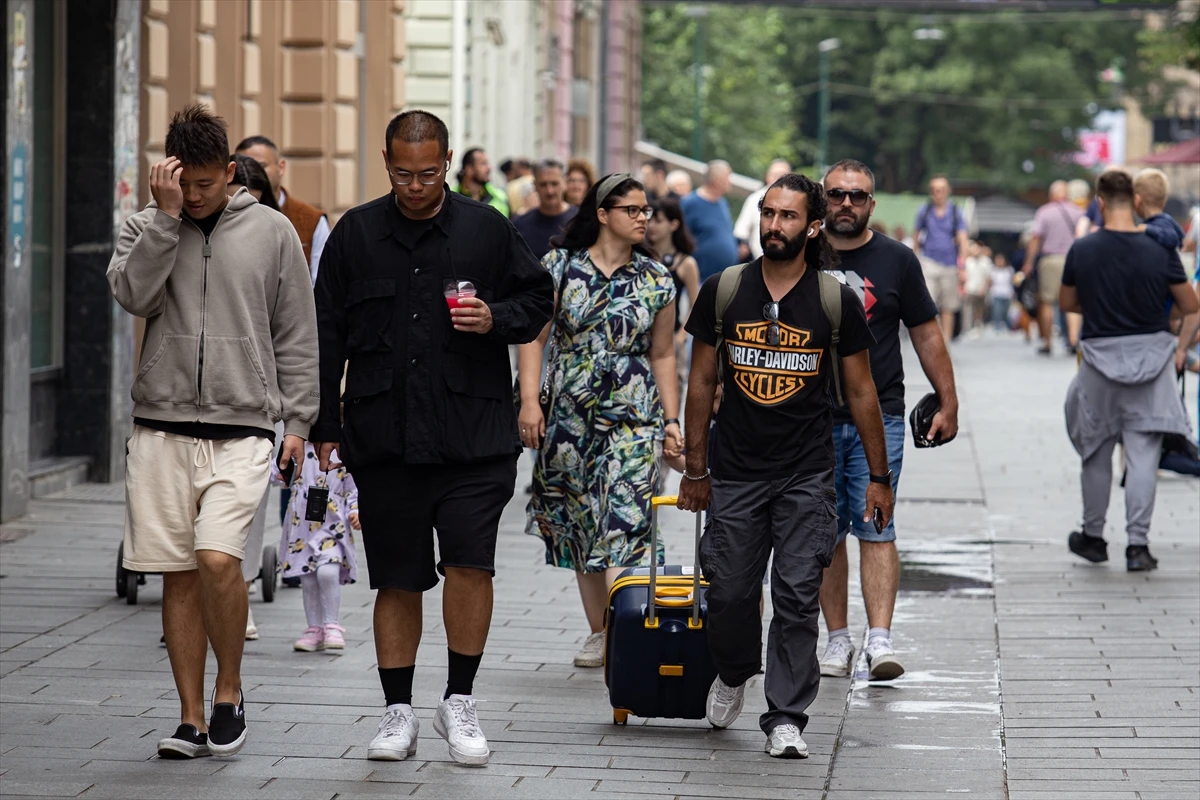 Turisti preplavili ulice Sarajeva