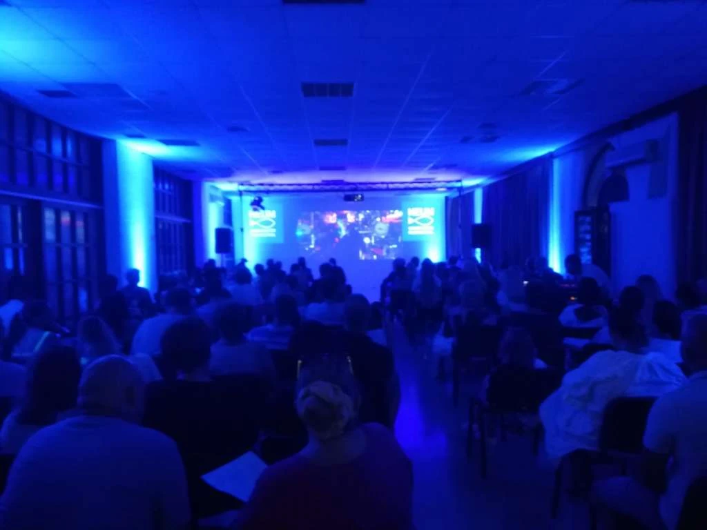 U Neumu počele festivalske podvodne atrakcije na filmskome platnu