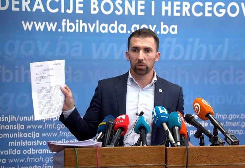 Snimka iz Pazarića: 17 istih prezimena uposlenih, a politolog 'glumi' defektologa