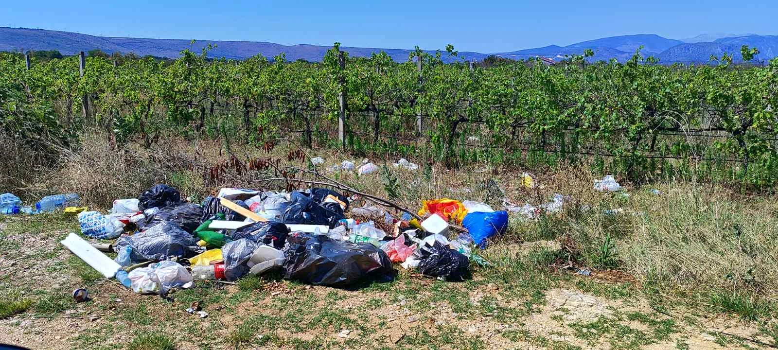 ''Uborak se seli''  - nelegane deponije na svakom koraku