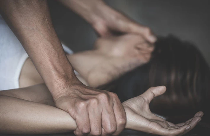 Sud je kaznio jer se branila od seksualnog napada na ulici