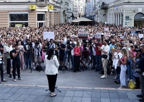 Poruka za gradonačelnicu Sarajeva: Političari čija stranka obnaša vlast organiziraju šetnje