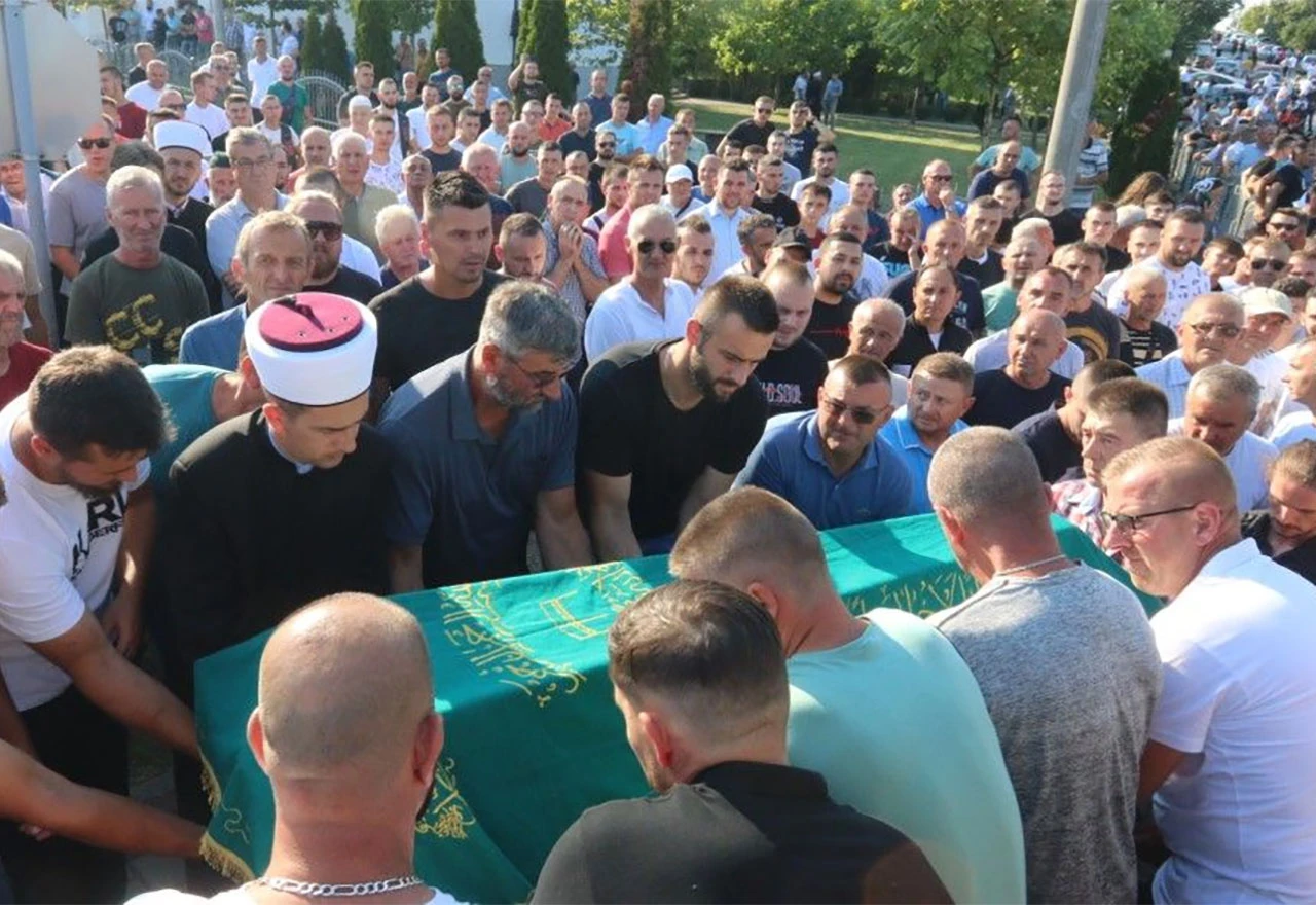 Sahranjena Nizama Hećimović: Suze i jecaji odjekuju Gradačcom