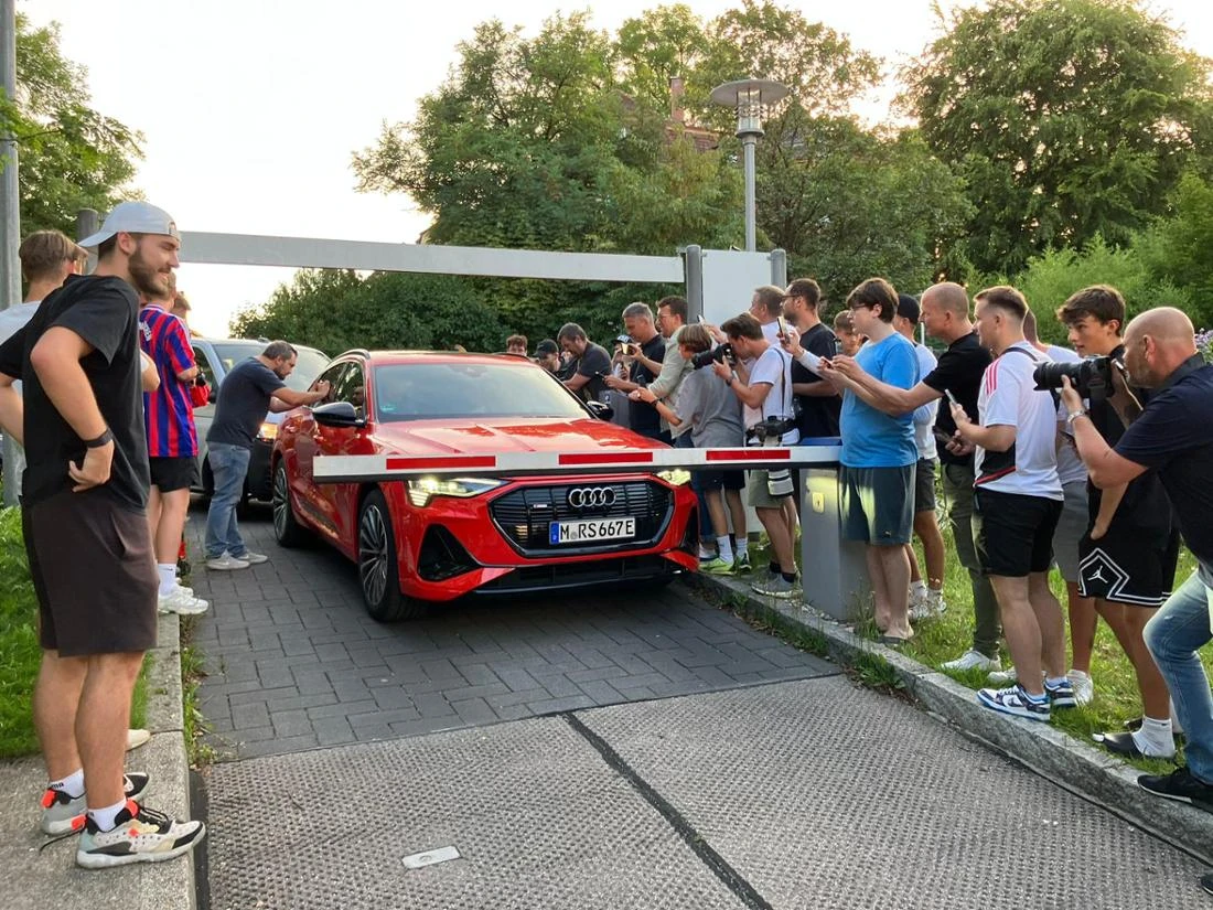 Kane je službeno igrač Bayerna, navijače pozdravio u 2 ujutro