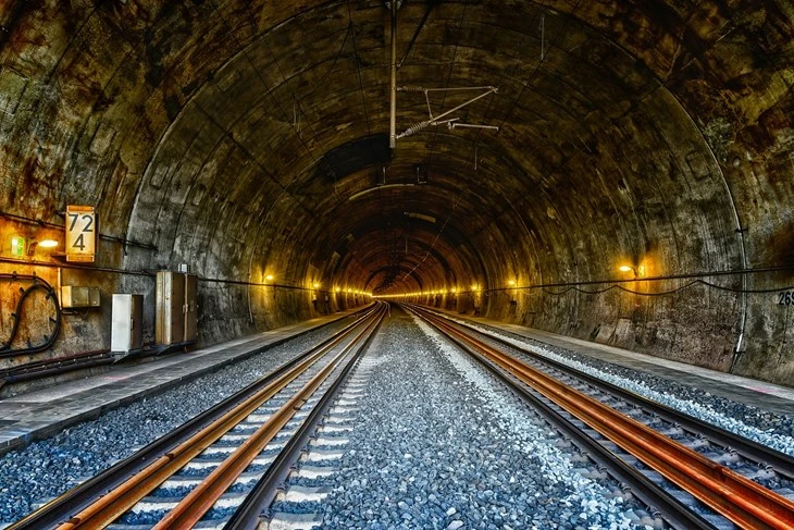 Nesreća teretnog vlaka zatvorila željeznički promet u švicarskom tunelu Gotthard