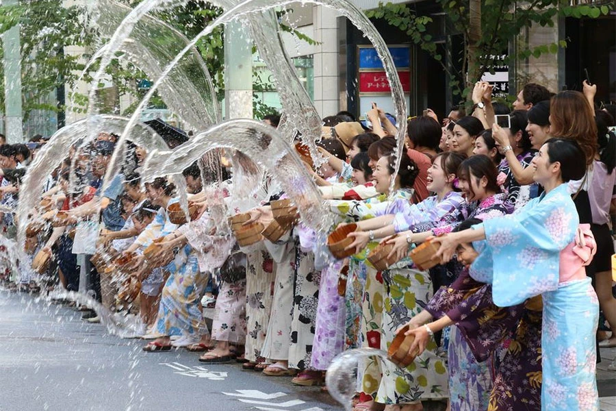 Zašto Japanci polijevaju ulicu ispred svojih kuća i trgovina