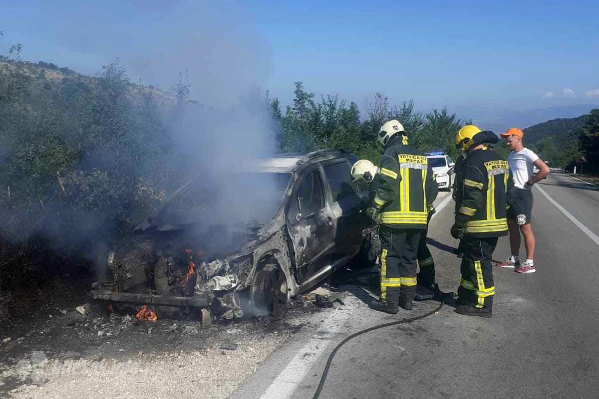 Mostar: Zapalilo se auto
