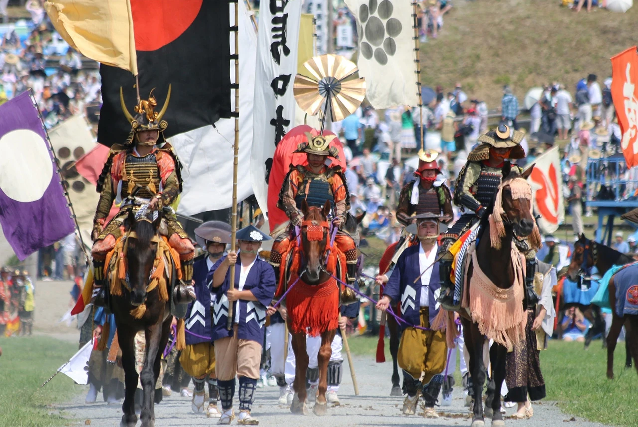 Više od 100 konja dobilo sunčanicu na okupljanju samuraja u Japanu