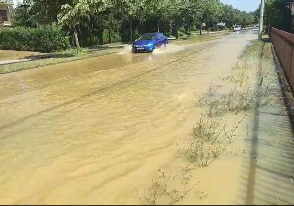 Češki turisti na biciklima zalutali u poplavljeno područje
