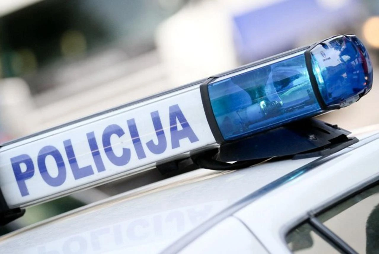 Vozila u alkoholiziranom stanju pa ugrizla policajca