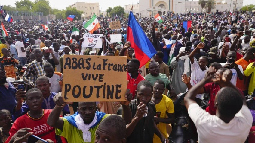 Francuska pokrenula evakuaciju svojih građana iz Nigera