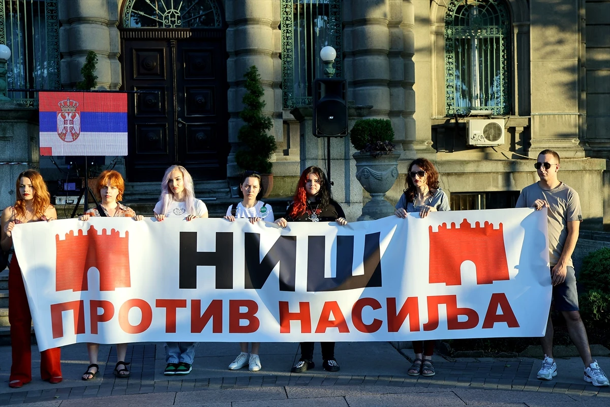 Prosvjed ''Srbija protiv nasilja'' u Nišu uz akciju ''Pitaj gradonačelnicu''