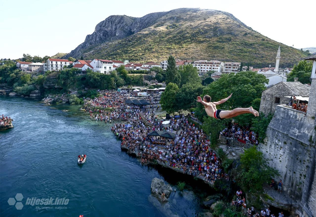 Rezervirajte nedjelju: Sve spremno za skokove sa Starog mosta! 