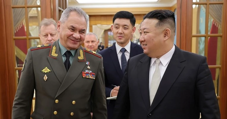 Sjeverna Koreja pokazala ruskom ministru zabranjene balističke projektile