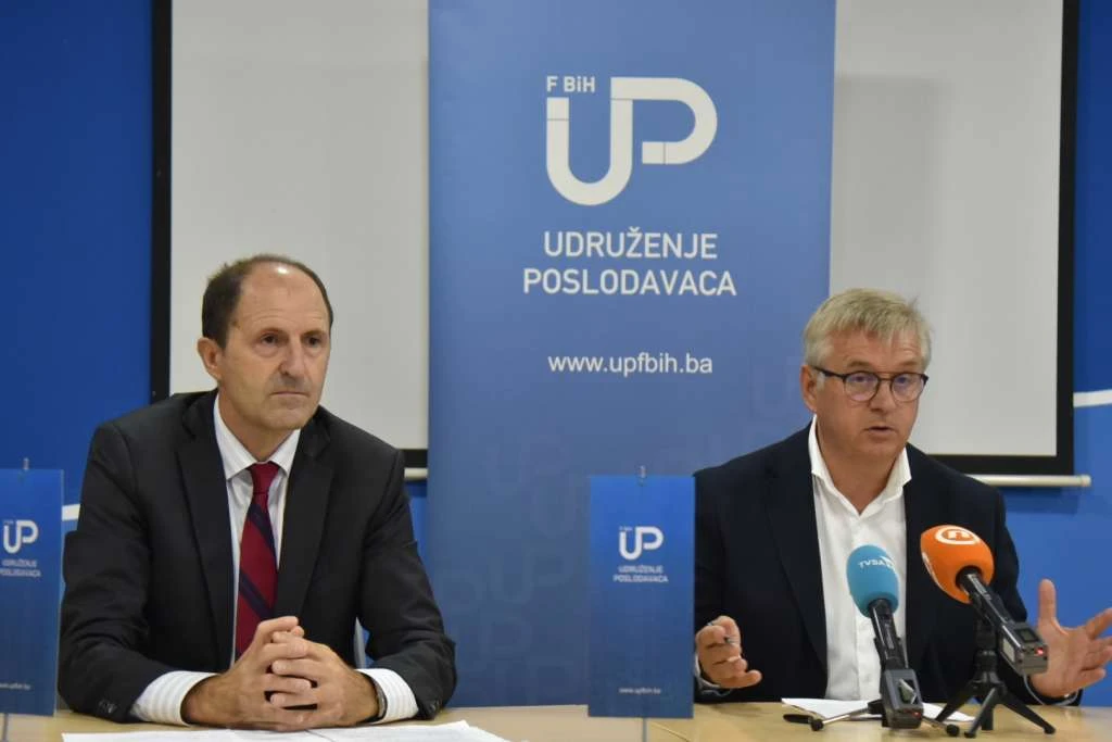 Radnika je sve manje, plaće ne rastu, a parlamentarci se "češljaju"