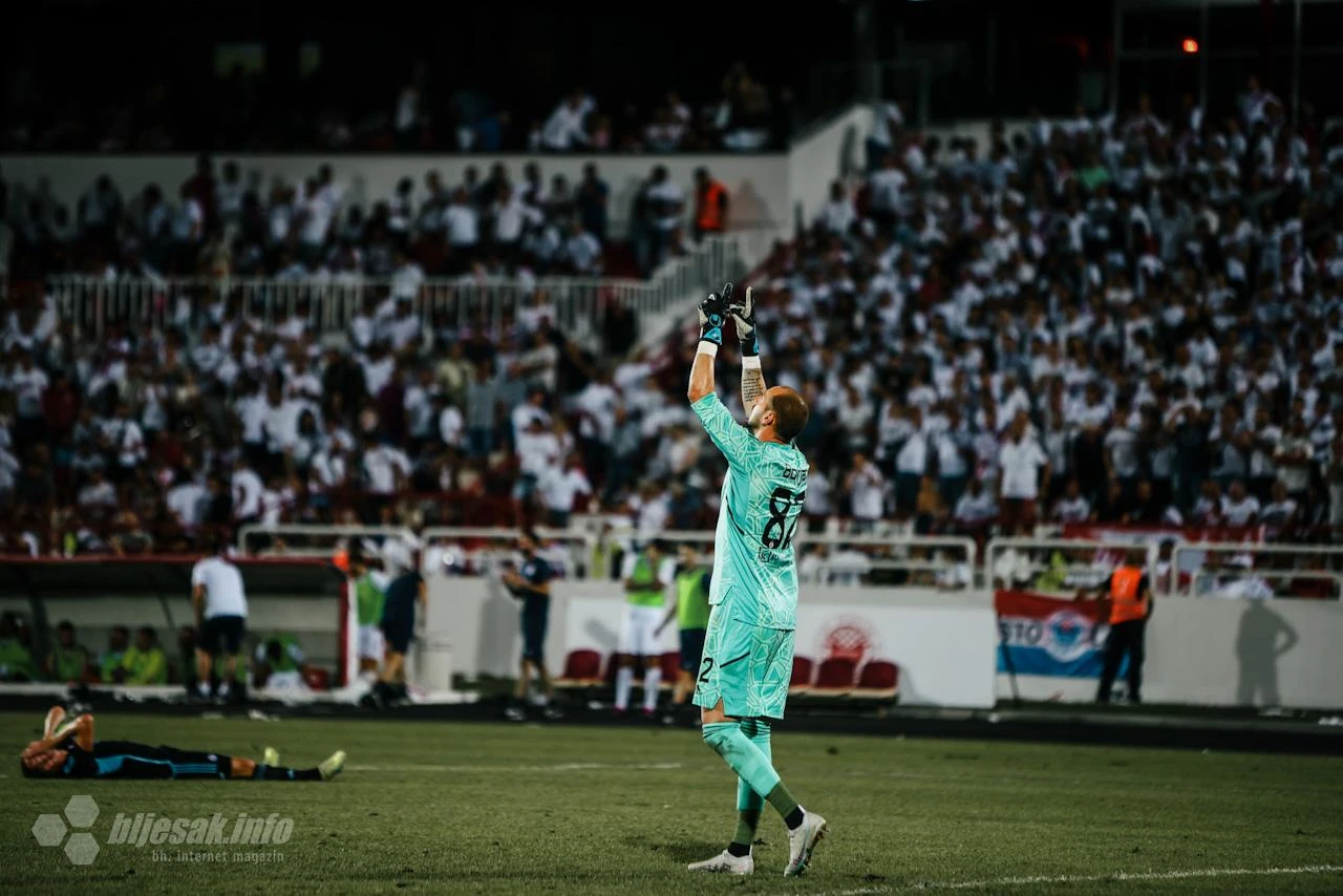 Igrači Slovana proslavili pobjedu, iako svjesni da je gol postignut na sumnjiv način
