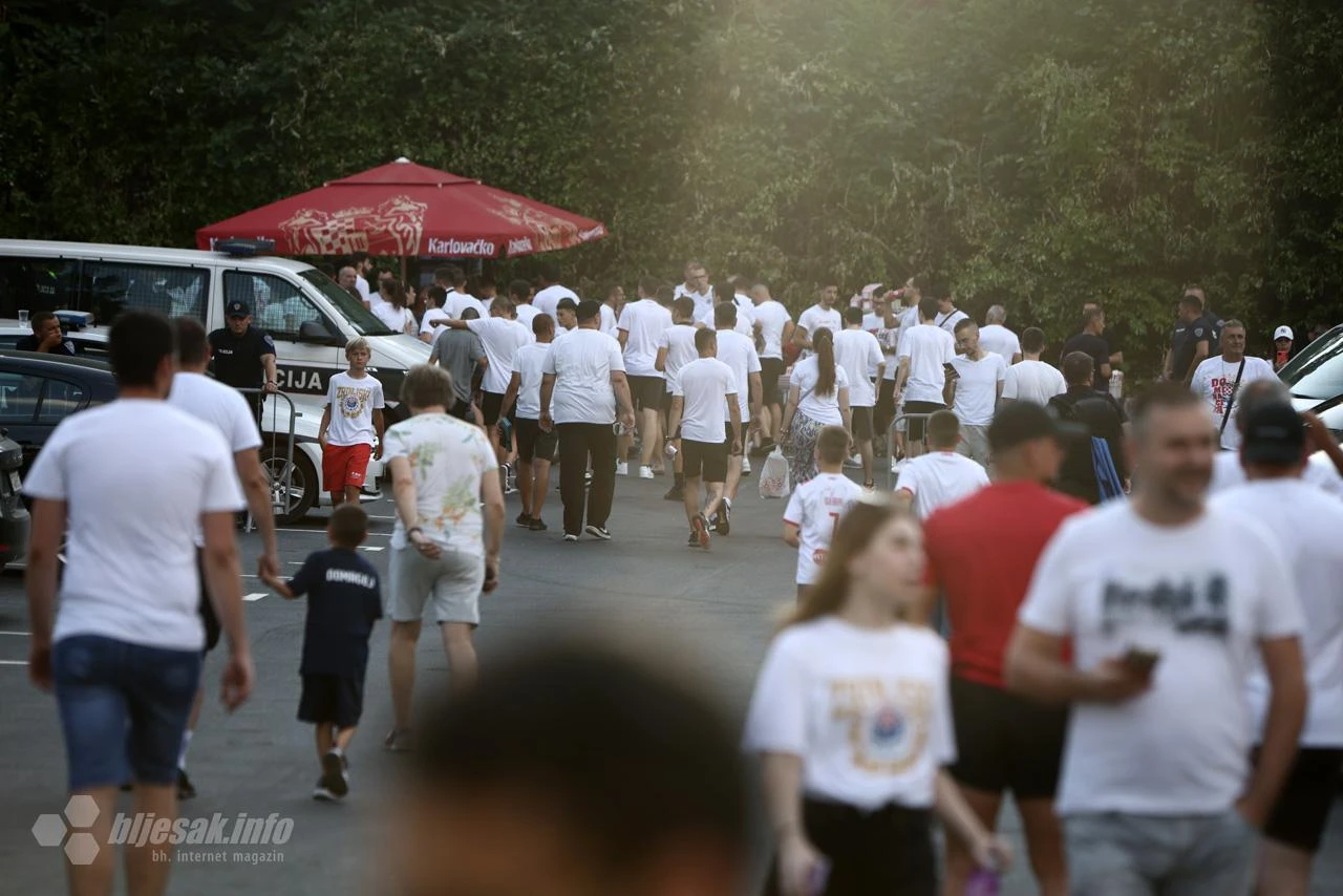 Humanitarna kutija na ulazu u stadion: Pomozite obitelji Marijanović 