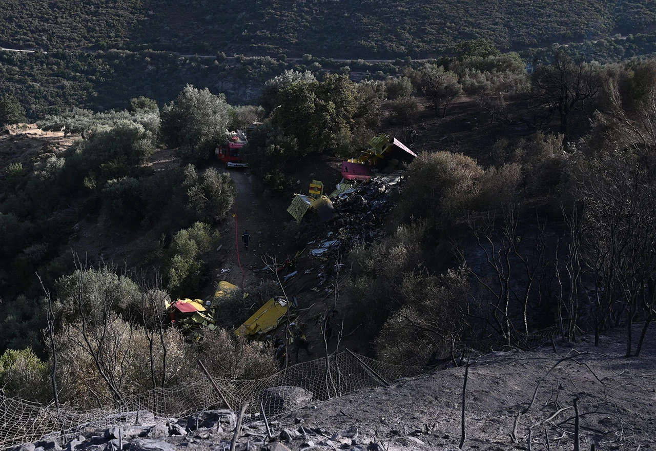 VIDEO Požari 'gutaju' Grčku: Srušio se kanader