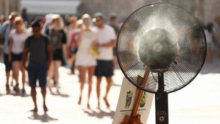 Španjolska: Postavljaju ventilatore na birališta, poštom prikupljaju glasove po plažama