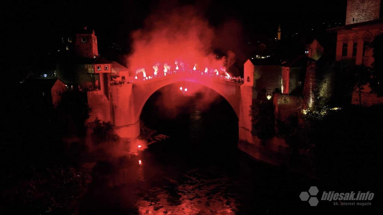 Skok s bakljama za godišnjicu obnove Starog mosta
