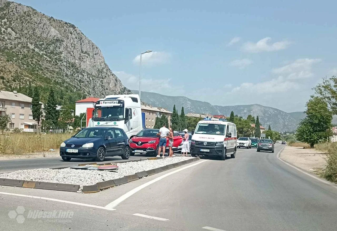Sudar tri vozila prije kružnog u Rodoču, intervenirala i Hitna
