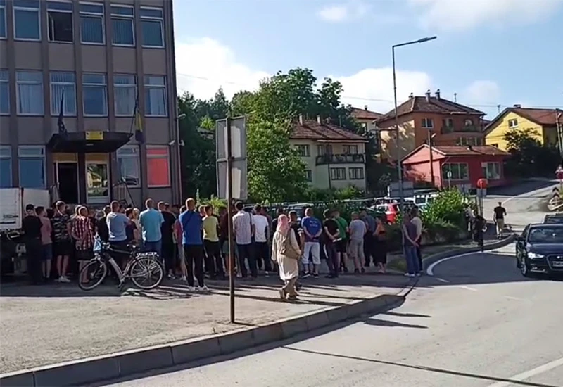 Samo u BiH: Građani prosvjeduju zbog uhićenja policajaca