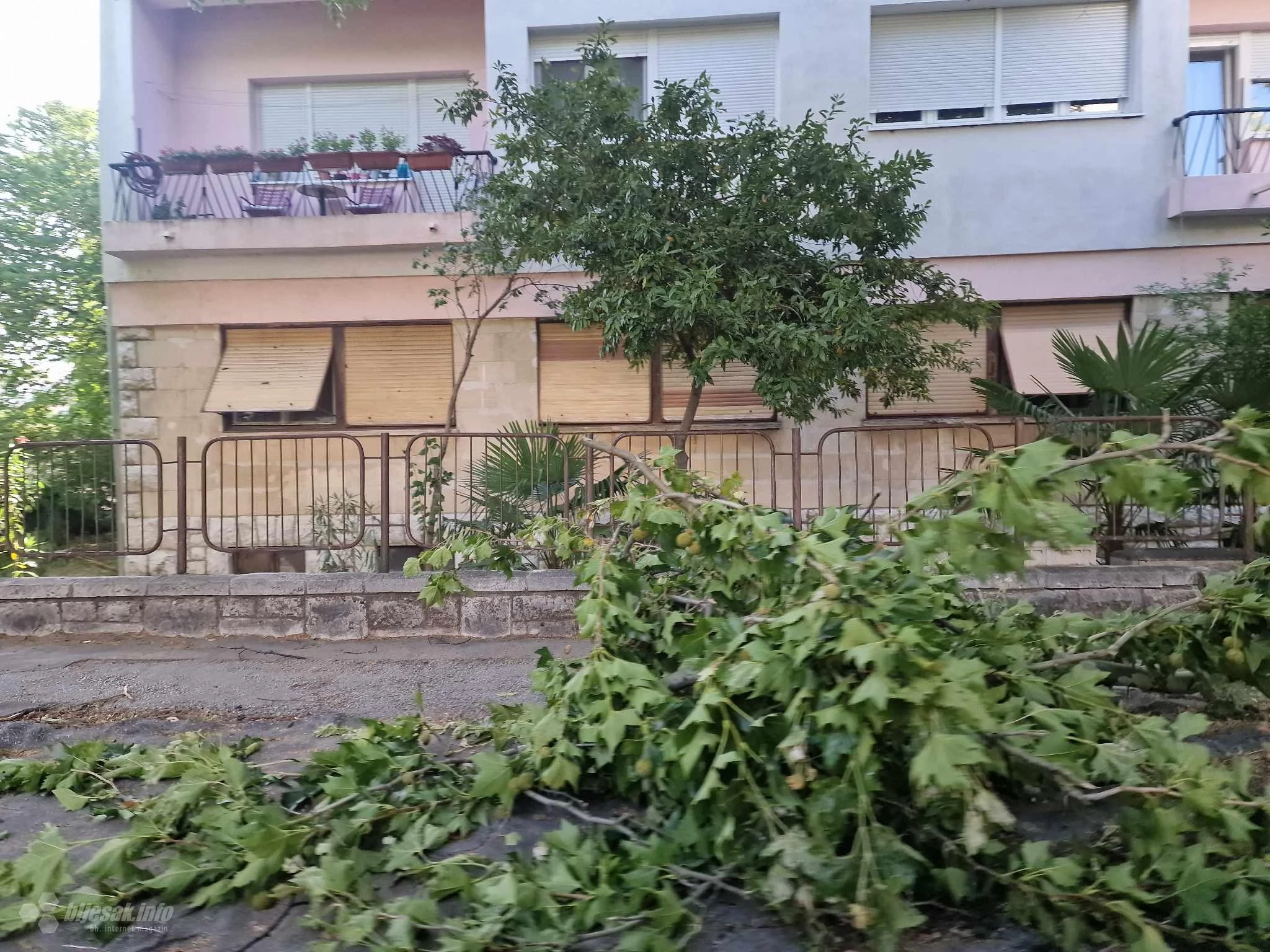 Mostar: Vatrogasci imali 14 intervencija, pozivi još stižu