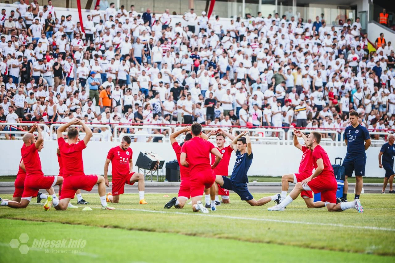 FOTO | Plemići raspoloženi na zagrijavanju - utakmica života u paklenoj atmosferi!