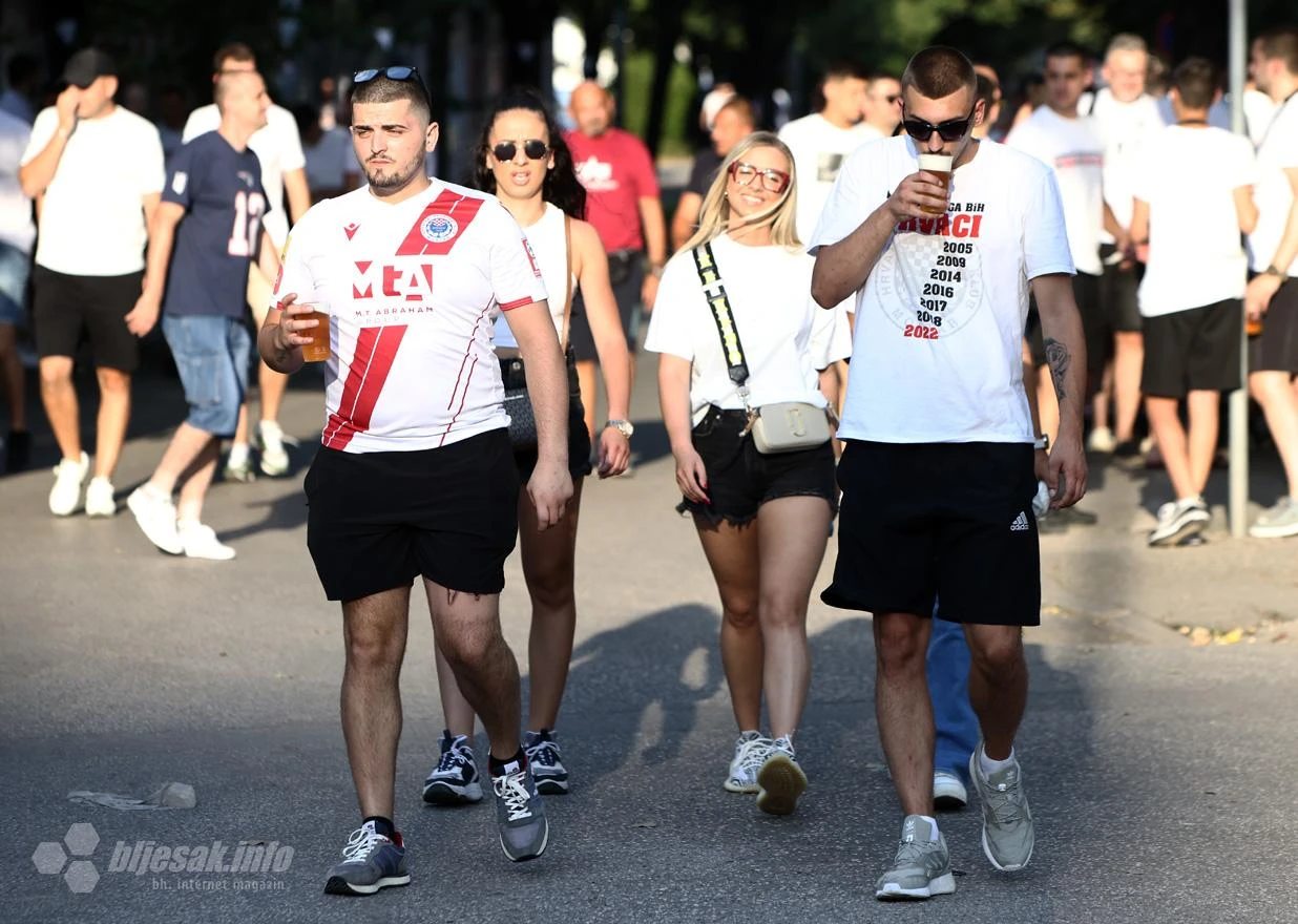 FOTO | Zrinjski u Europi: Rijeke navijača u bijelom stižu bodriti Plemiće!
