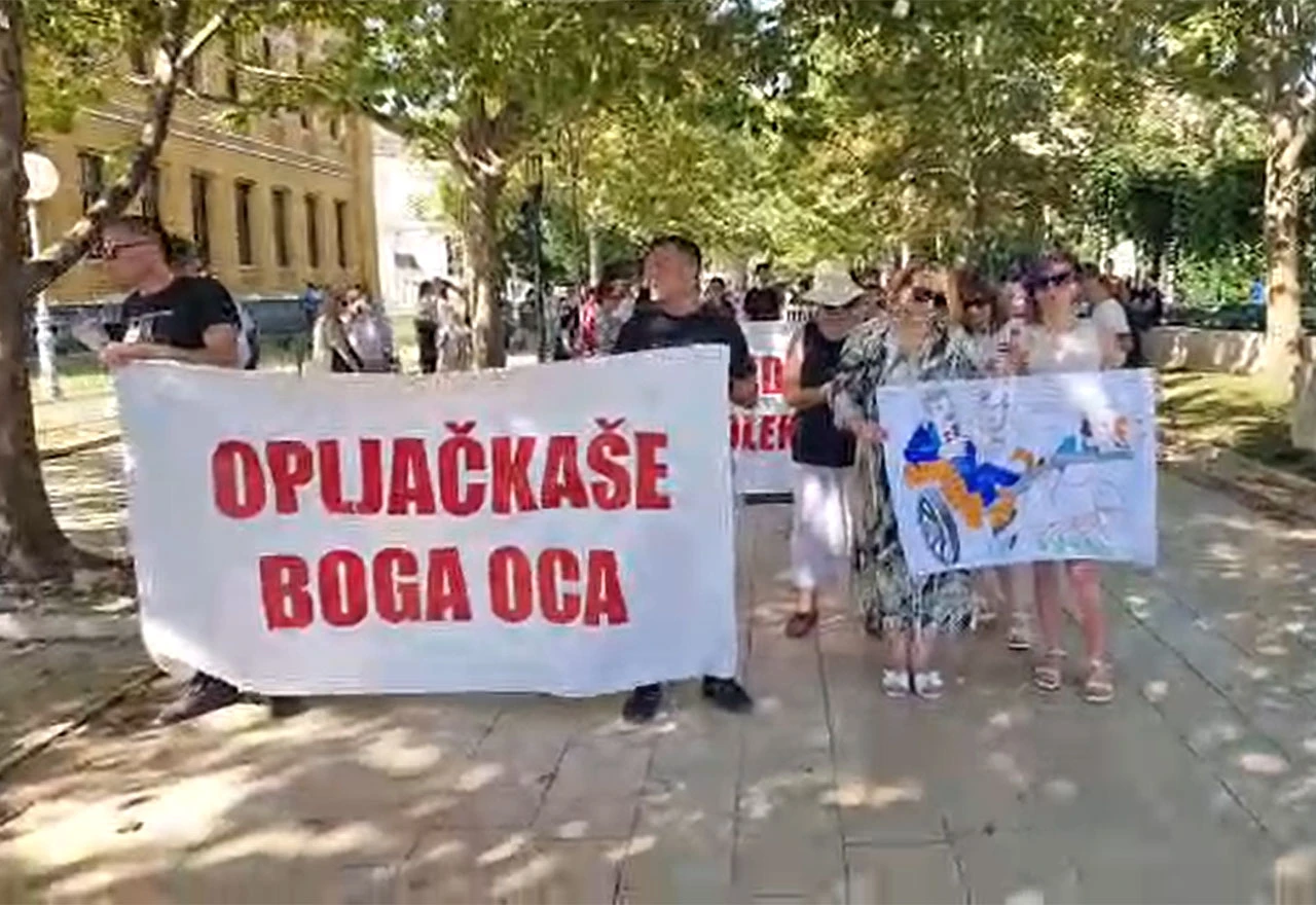 ''Opljačkaše Boga oca'' - Prosvjedna šetnja zdravstvenih radnika HNŽ-a