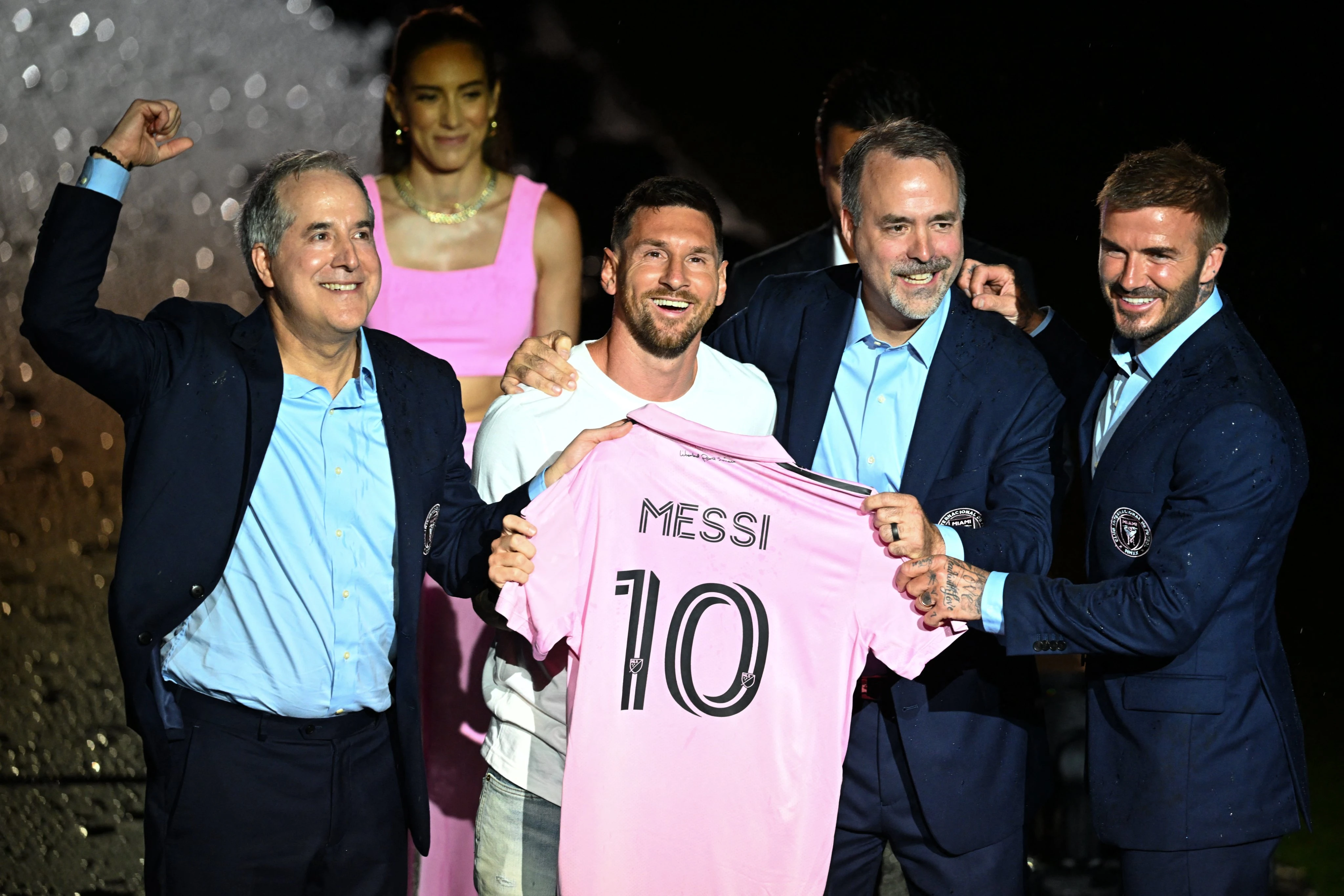Messi predstavljen u Miamiju, niti oluja nije spriječila navijače