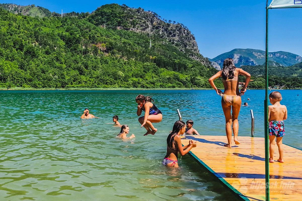 FOTO |Boračko jezero krcato: Traži se mjesto za peškir
