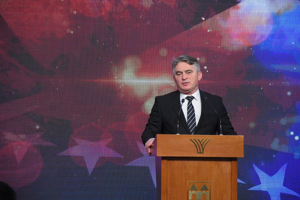 Komšić preuzima državu
