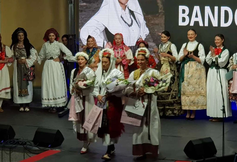 Mona Bandov iz SAD-a najljepša Hrvatica u narodnoj nošnji