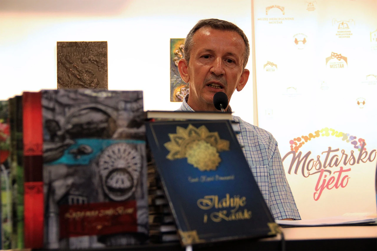 Mostar: Esad Kopić Osmanović promovirao ediciju „Hamajlija za bosansku kuću“