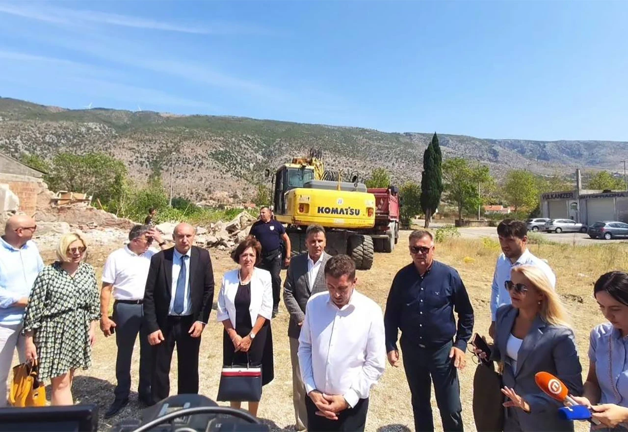 Snađi se, drugarice...