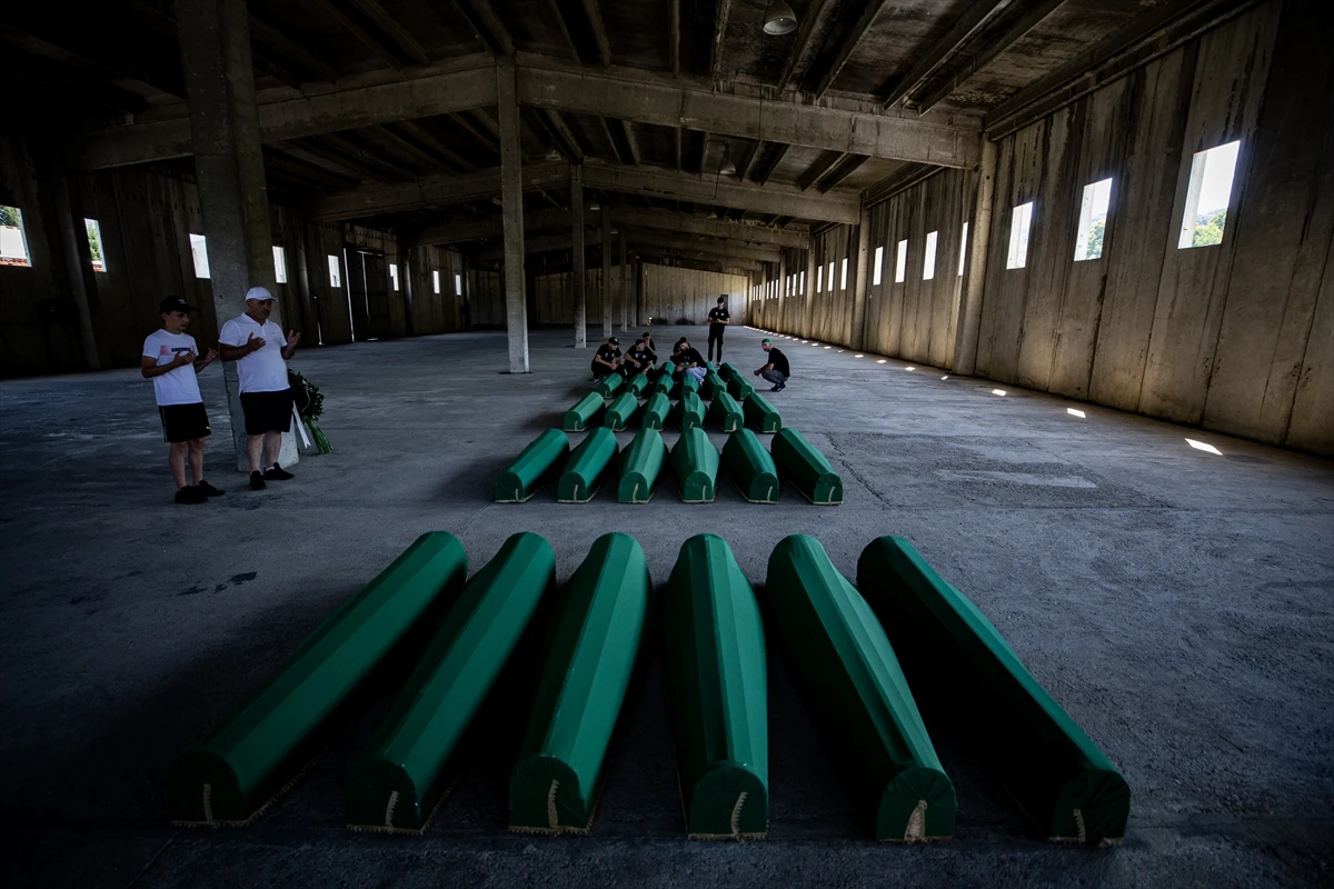 28. godišnjica genocida u Srebrenici: Komemoracija, dženaza i ukop 30 žrtava