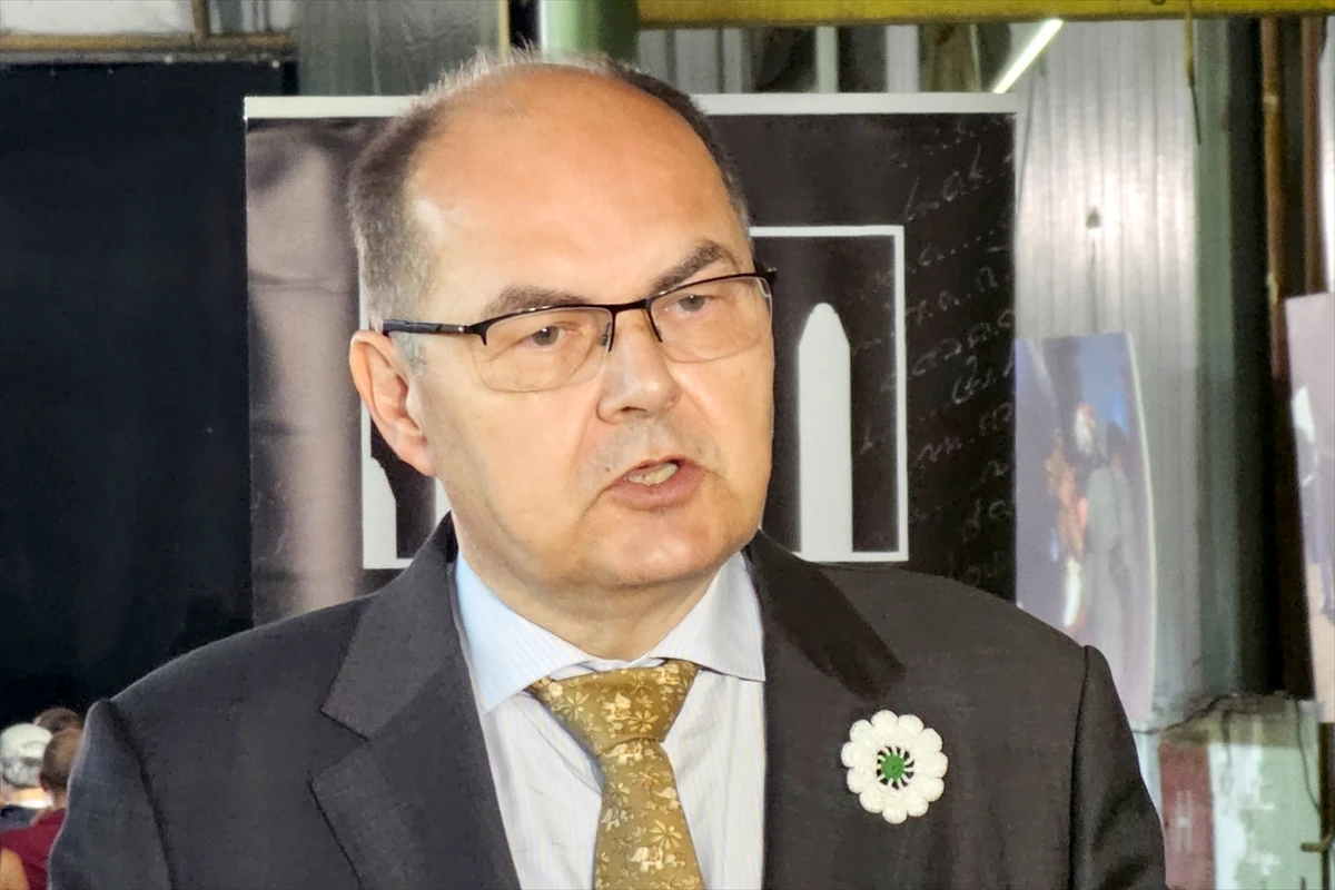 Schmidt: Nitko tko želi bolju budućnost ne smije negirati genocid